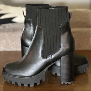 New without tags. I ordered the wrong size.